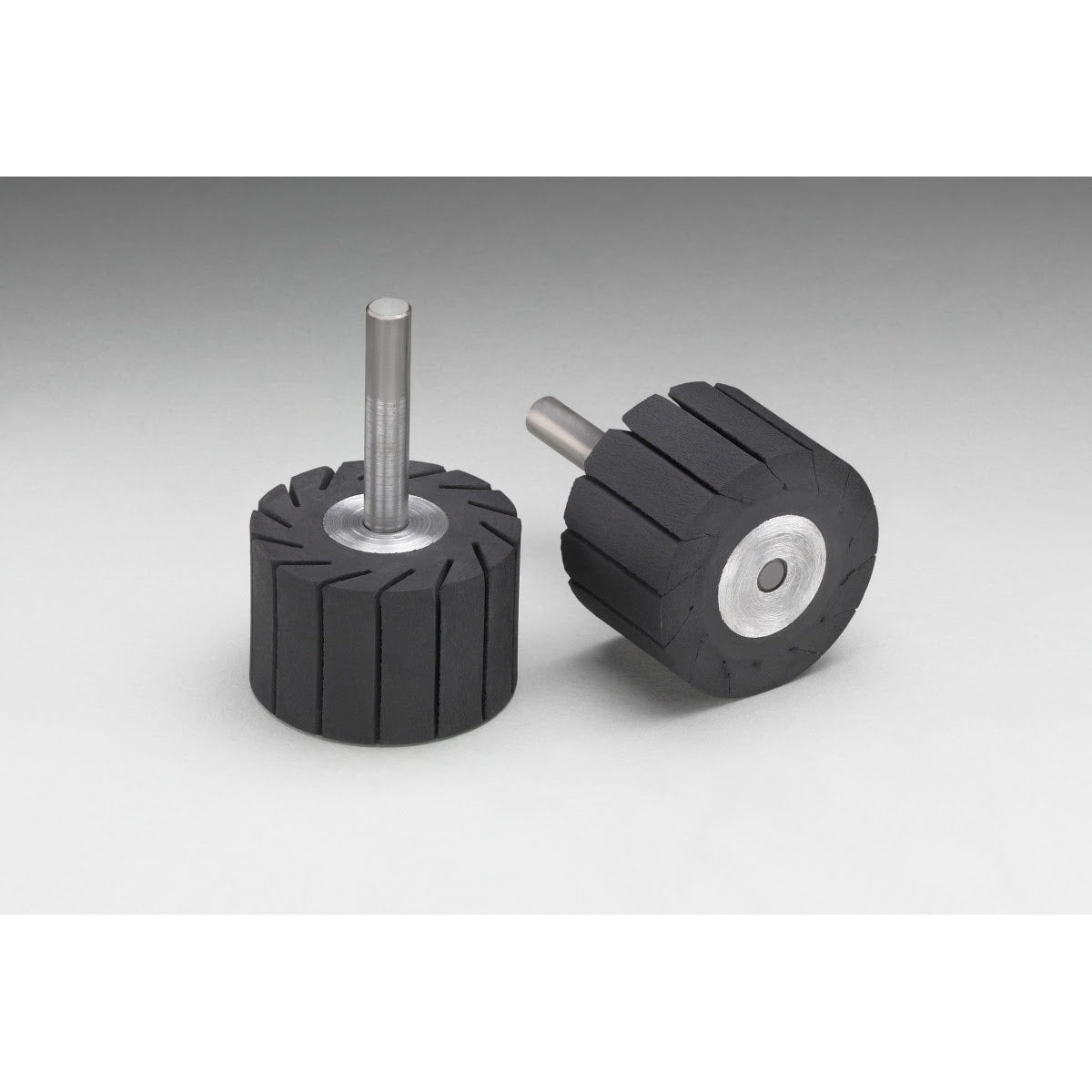 3M 77718 Rubber Slotted Expander Wheel, 1-1/2 in x 1 in 1/4 Diameter Shank (7000120411)