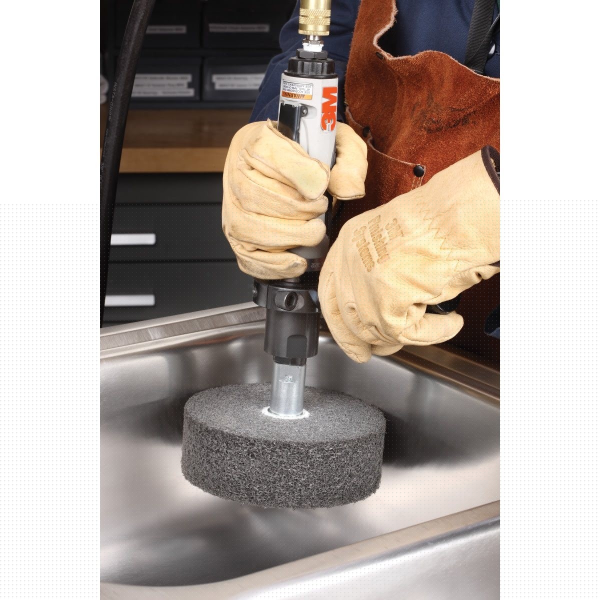 3M MU-WL Scotch-Brite Multi-Finishing Convolute Wheel, 2S Medium, Gray, 4 in x 3 in x 1 in, Center Hole, 9000 RPM (7010364500) - 3